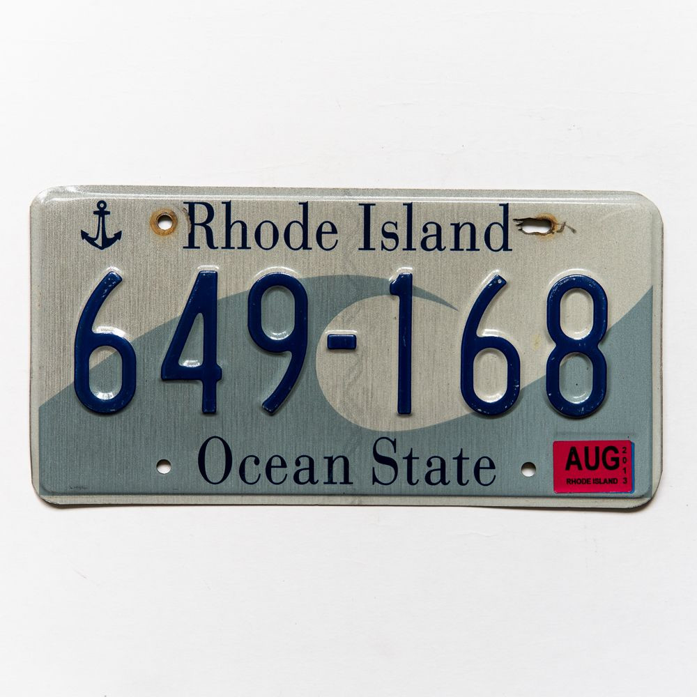 Первые в роду номер. Номерной знак род Айленд. Rhode Island номера. Автомобильные номера американские декор. Автомобильный номер штата Аляска.